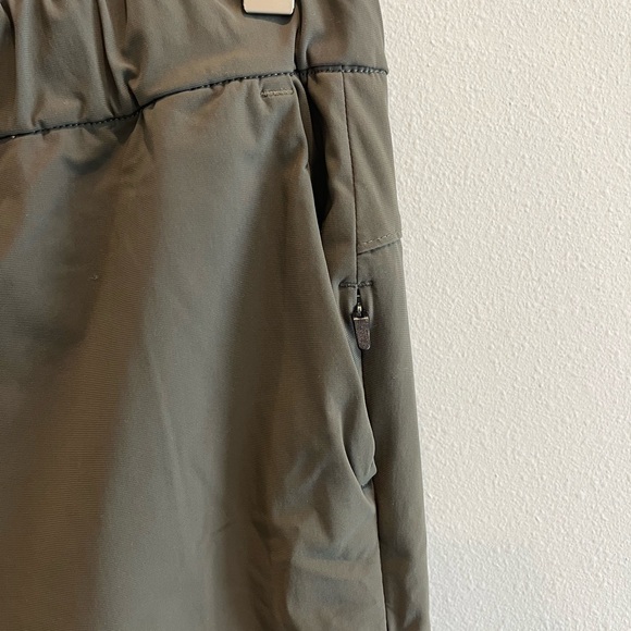 Vuori Olive Green Pants - Small -Athleisure Tapered Jogger/ Sweats / Slack - Picture 2 of 5